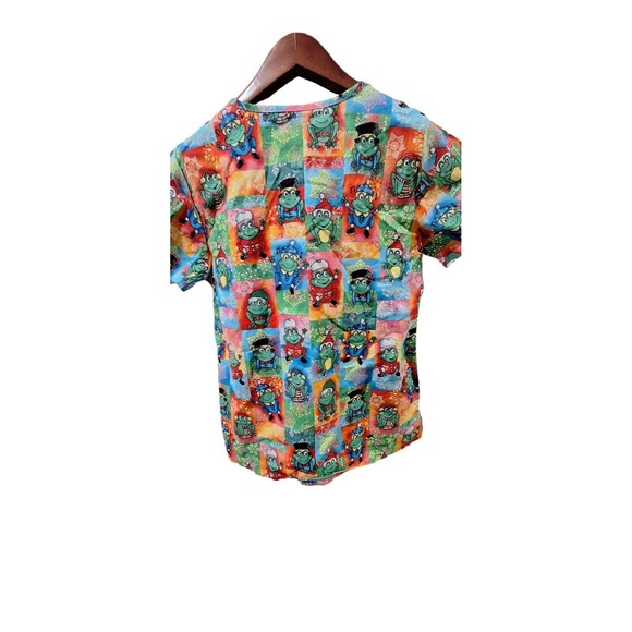 Peaches Uniform Nurse Scrub Top Christmas Frogs CNA Short Sleeve 2 Pockets Sz M - Picture 4 of 6